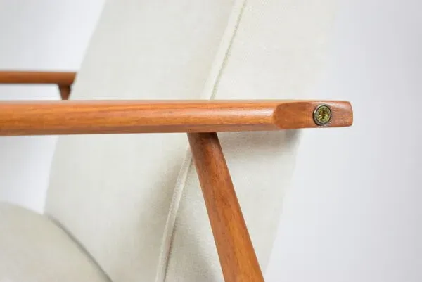 Illustration numéro 5 du produit Fauteuil d’origine vintage « Fox » conçu par H. Lis années 1970, tissu beige, entièrement rénové