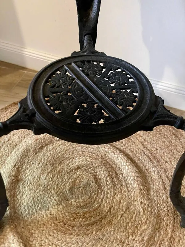 Illustration numéro 5 du produit Table de pub anglais circa 1901