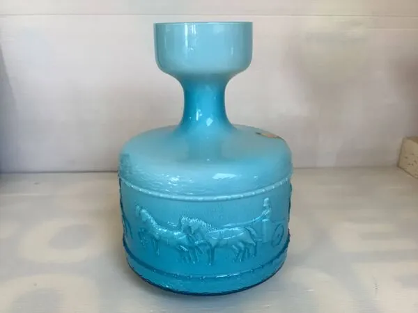 Illustration numéro 5 du produit Vase en opaline bleue Italy