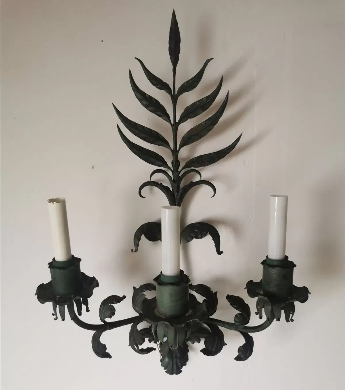 Illustration numéro 5 du produit Applique murale fer et tôle à feuilles