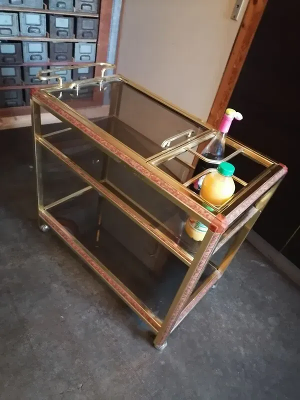 Illustration numéro 5 du produit Desserte laiton verre fumé  bar roulettes