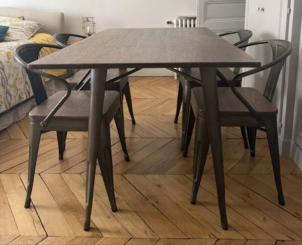 Illustration numéro 5 du produit Table à manger et 4 chaises