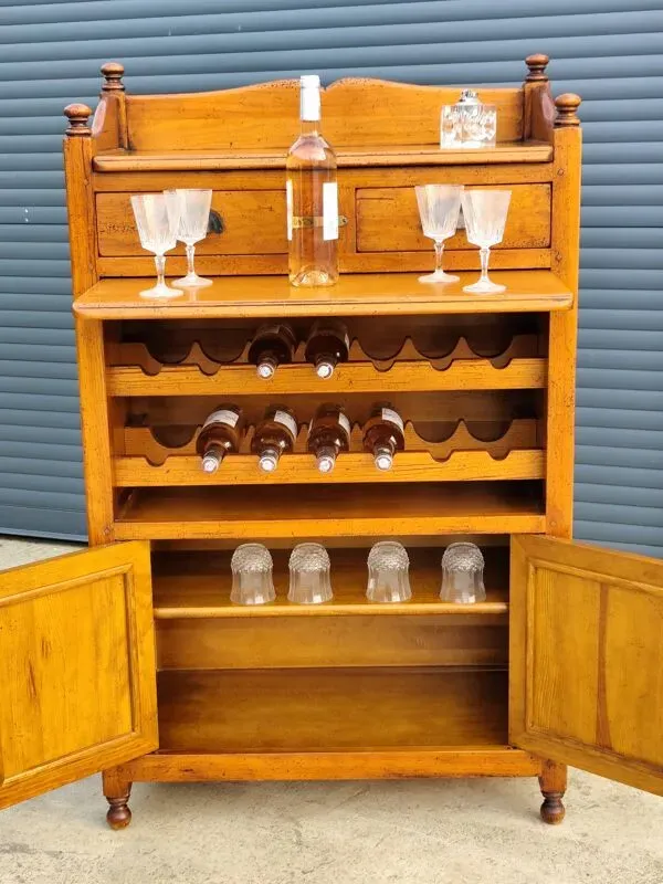 Illustration numéro 5 du produit Buffet bar et cave a vins