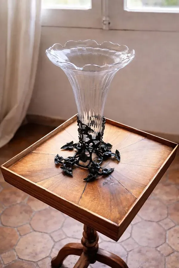 Illustration numéro 5 du produit Vase ancien Art nouveau en cristal et bronze patiné – vers 1895–1910