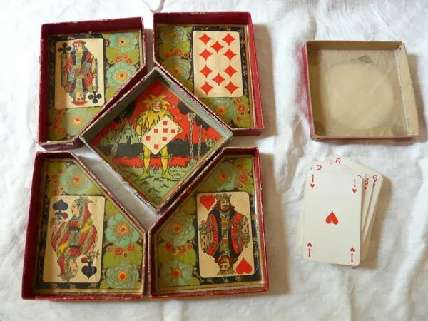 Illustration numéro 5 du produit boîte de jeu de nain jaune en bois années 40 de marque GB