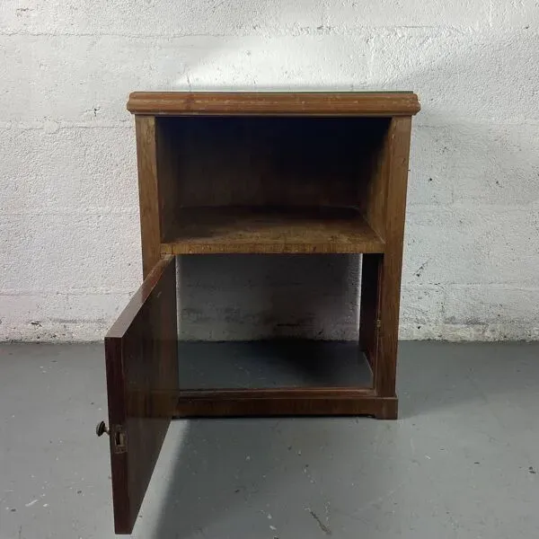 Illustration numéro 5 du produit Table de chevet ou  d’appoint avec plateau miroir