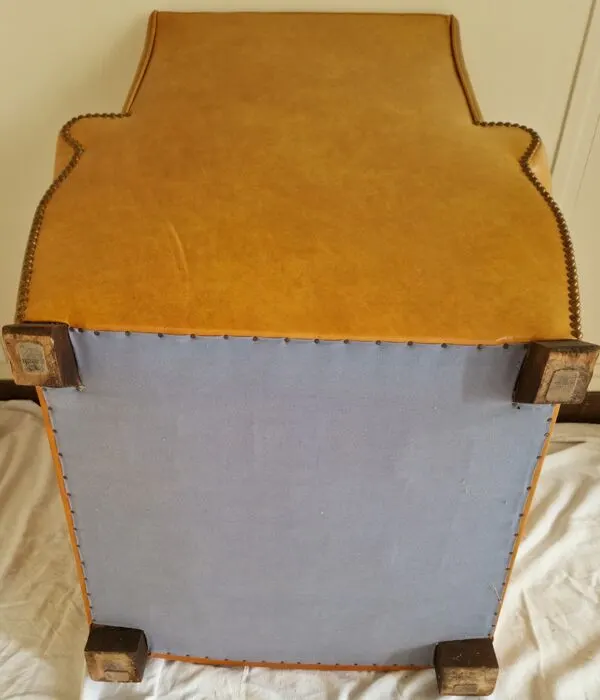 Illustration numéro 5 du produit Fauteuil club vintage en cuir cognac – patine naturelle – style années 70