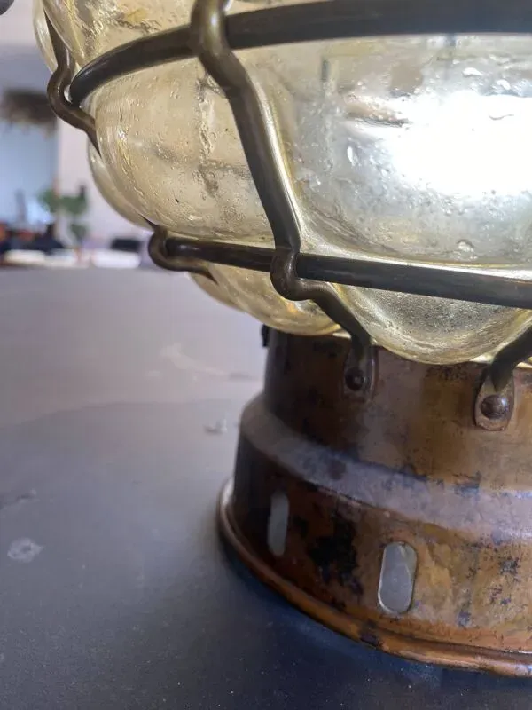 Illustration numéro 5 du produit Lampe ancienne Ankerlift en verre ambré et laiton patiné