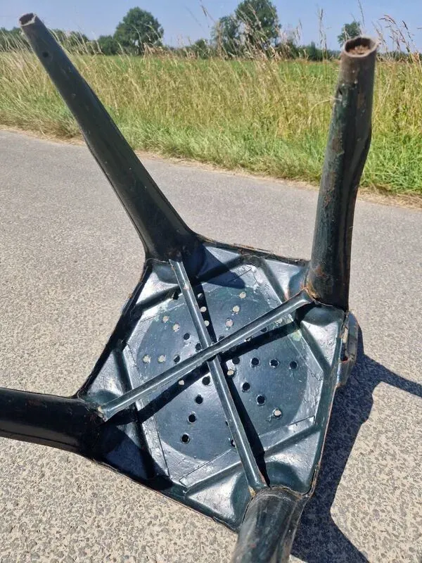 Illustration numéro 5 du produit Lot de 8 chaises Multipl's années 50 par Joseph Mathieu