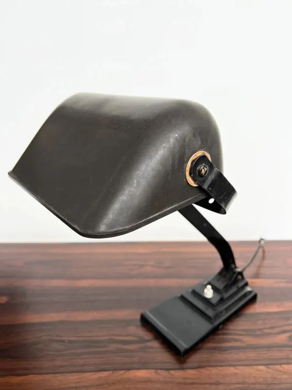 Illustration numéro 5 du produit Lampe de bureau articulée ERPE — Métal noir et bakélite, Belgique, années 30-40