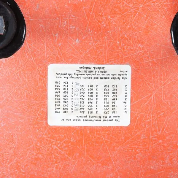 Illustration numéro 5 du produit Chaises de salle à manger des années 1960 en fibre de verre orange / Charles & Ray Eames / Herman Miller, États-Unis