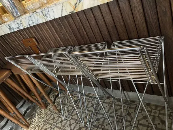 Illustration numéro 5 du produit Tabouret de bar en métal