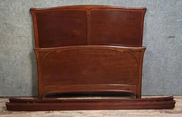 Illustration numéro 5 du produit Ecole de Nancy : Lit époque Art Nouveau, caractérisée par ses lignes courbe