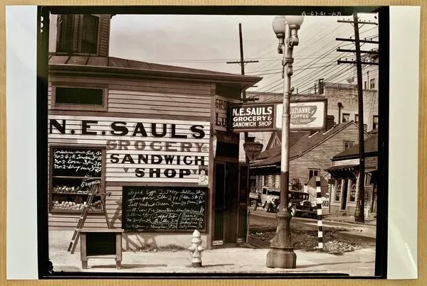 Illustration numéro 5 du produit Photographie originale – Walker Evans, 1936 ''Devanture de sandwicherie