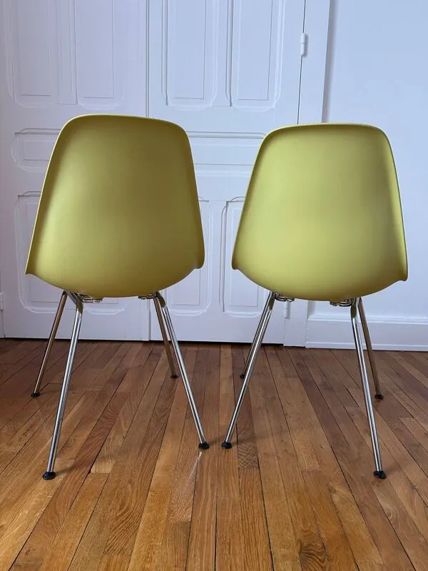 Illustration numéro 5 du produit 2 chaises DSX par Charles & Ray Eames