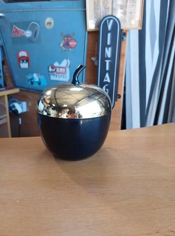 Illustration numéro 5 du produit Seau à glace Pomme Vintage - Freddotherm (Design Space Age) ​