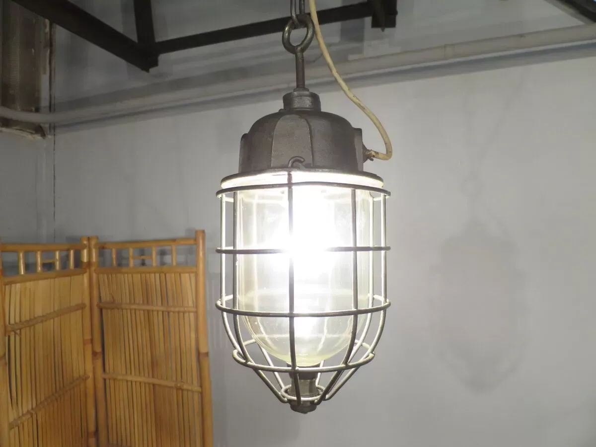 Illustration numéro 5 du produit Suspension industrielle en fonte