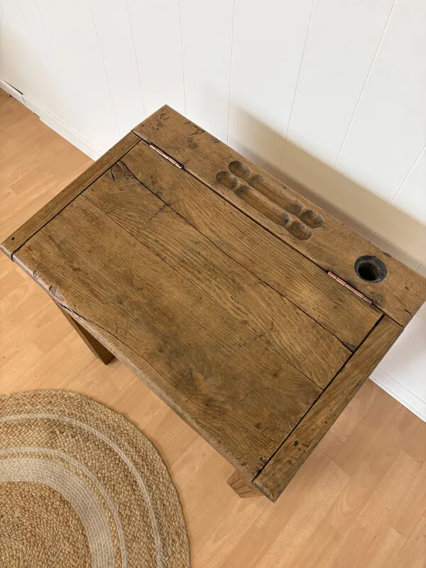 Illustration numéro 5 du produit Bureau d’écolier en chêne massif