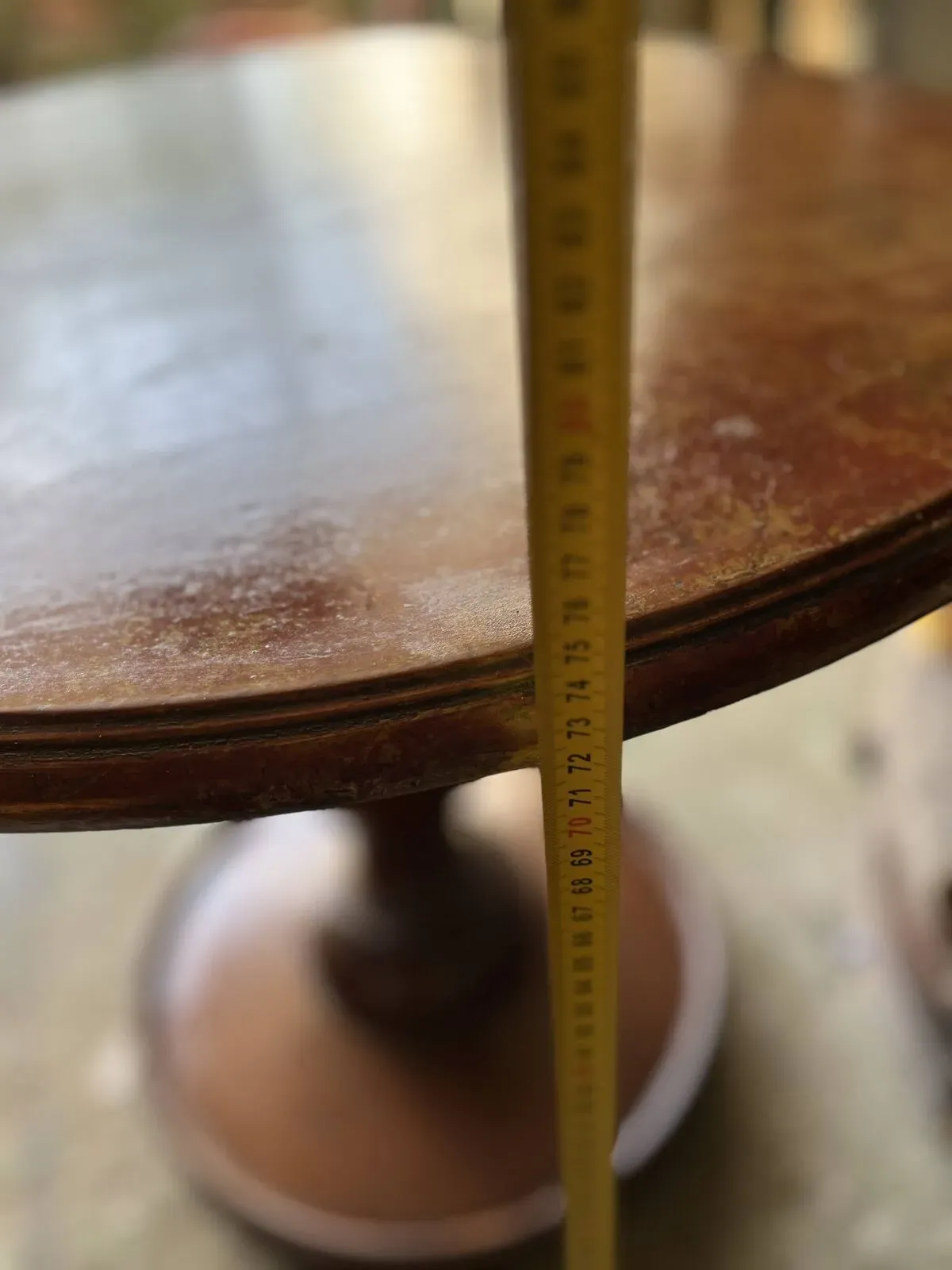 Illustration numéro 5 du produit Table, guéridon ancien en bois et fer forgé