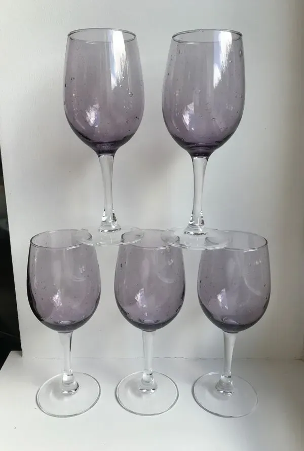 Illustration numéro 5 du produit Lot de 5 verres à vin en verre bullé violet années 70