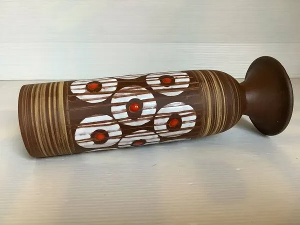 Illustration numéro 5 du produit Vase mat et émaillé ronds blancs et rouges W Germany