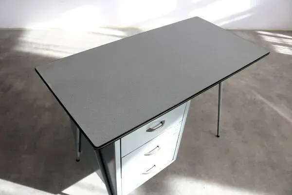 Illustration numéro 5 du produit Bureau vintage   style industriel   années 1960   bureau