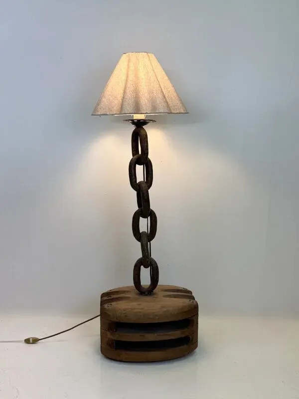Illustration numéro 5 du produit Lampadaire brutaliste « pièce unique », 1950s