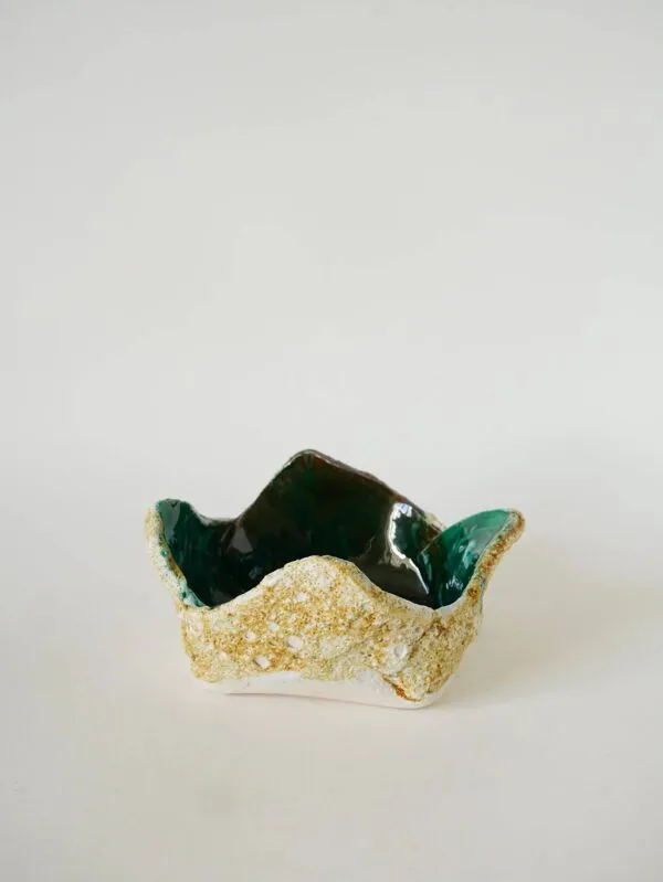Illustration numéro 5 du produit Vide-poche en Fat Lava, encolure fleur, jaune et vert, 1970 - 15 x 7 cm