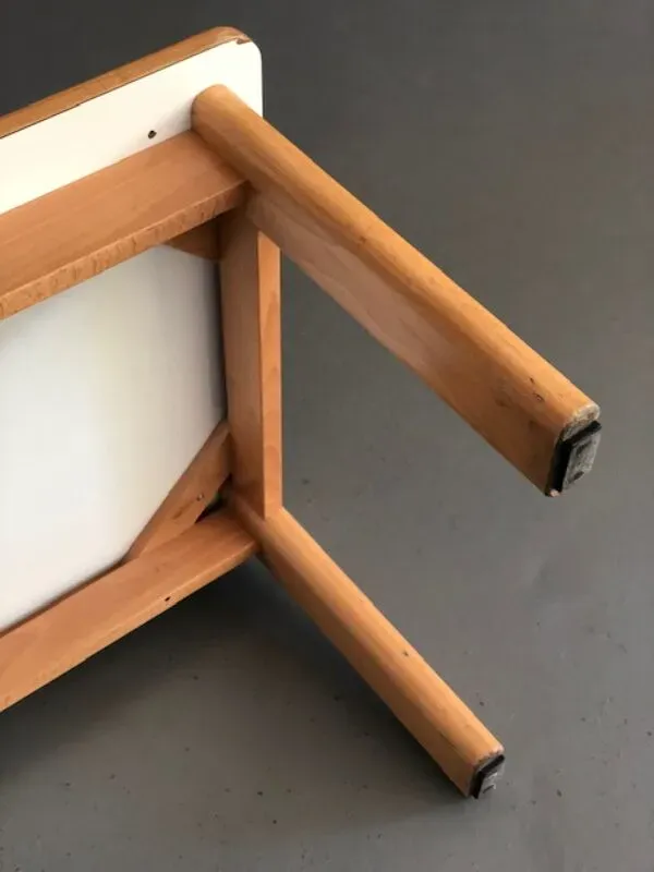 Illustration numéro 5 du produit Table basse rectangulaire en bois et mélaminé vert foncé