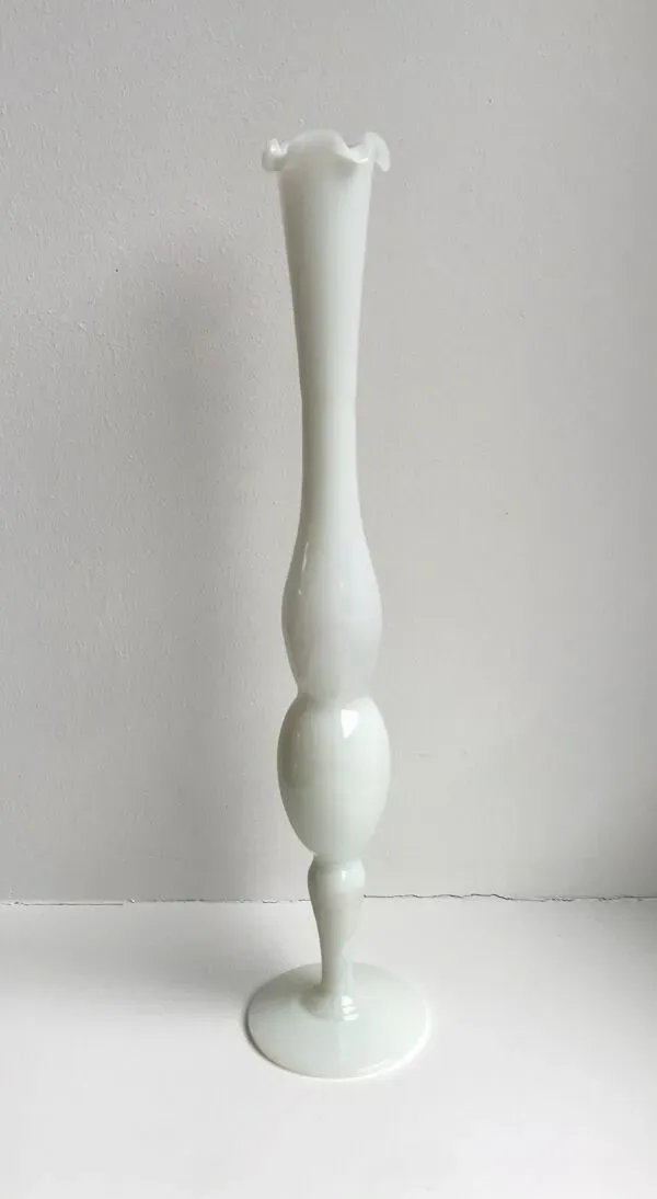 Illustration numéro 5 du produit Soliflore en opaline ancien début XXème