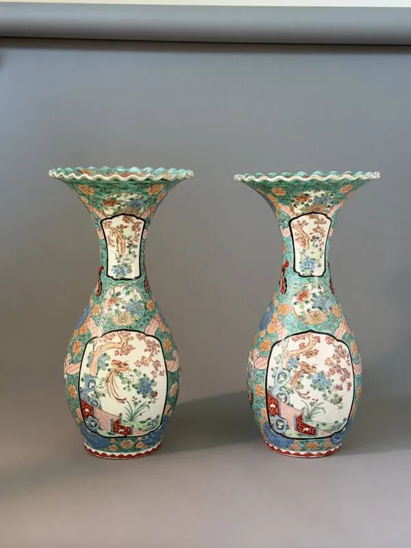 Illustration numéro 5 du produit Paire de vases japonais émaillés – Kutani, Japon, fin XIXᵉ-début XXème