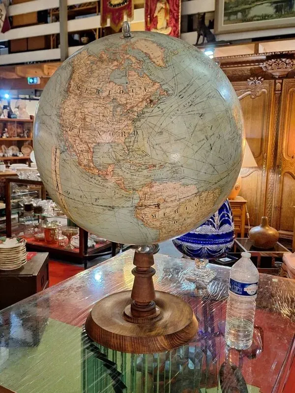 Illustration numéro 5 du produit Globe terrestre (1 mm = 20 km)