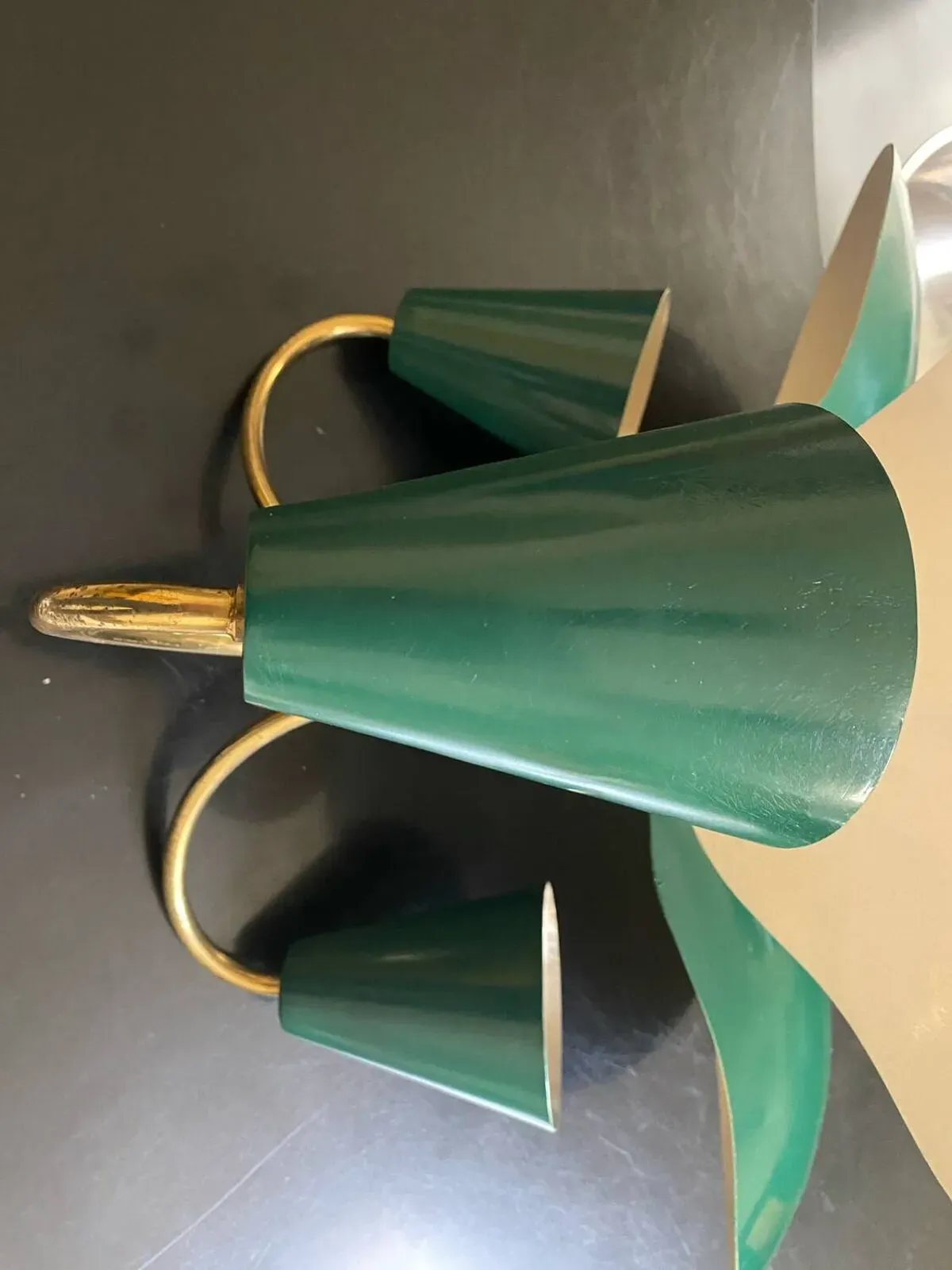 Illustration numéro 5 du produit Lustre 3 feux vintage en laiton doré et métal des années 50