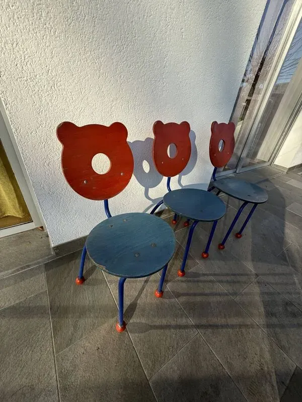 Illustration numéro 5 du produit Lot de 3 chaises écoliers 1980's style Menphis