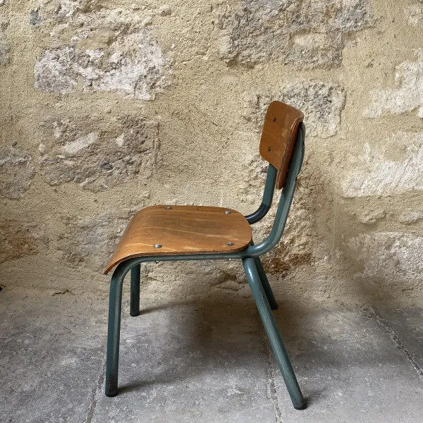 Illustration numéro 5 du produit Chaise d'école maternelle