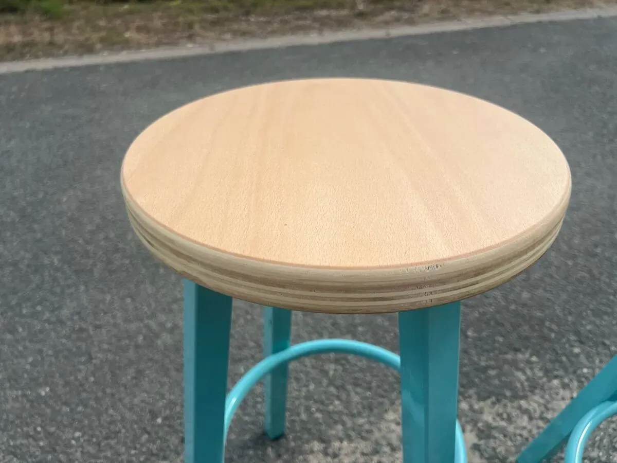 Illustration numéro 5 du produit Paire de tabourets