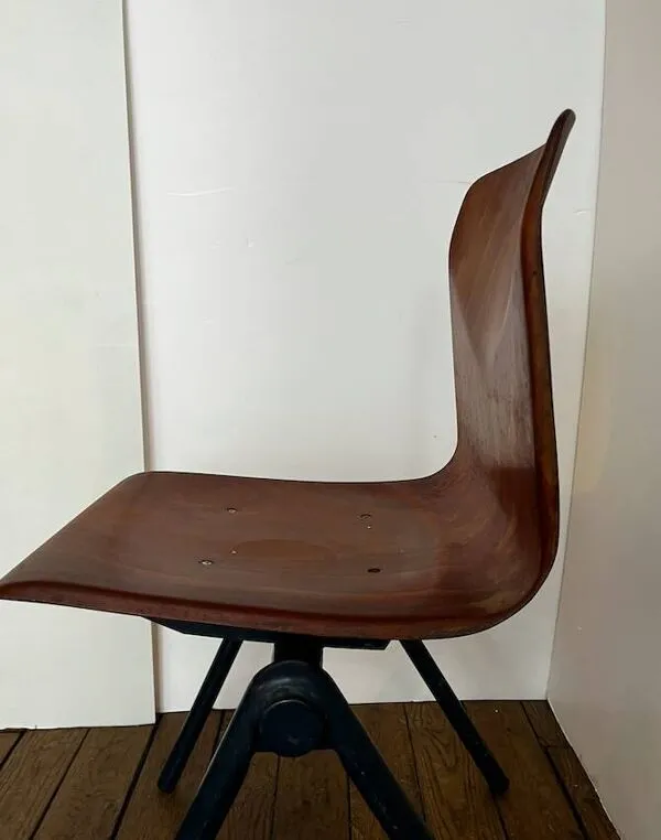 Illustration numéro 5 du produit Chaise Galvanitas