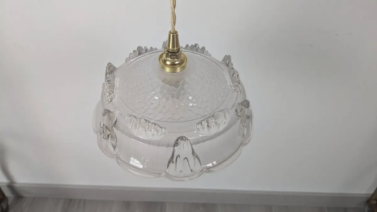 Illustration numéro 5 du produit Suspension vintage en verre moulé et laiton