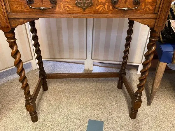 Illustration numéro 5 du produit Cabinet secretaire de dame bonheur du jour chene avec marqueterie et nacre