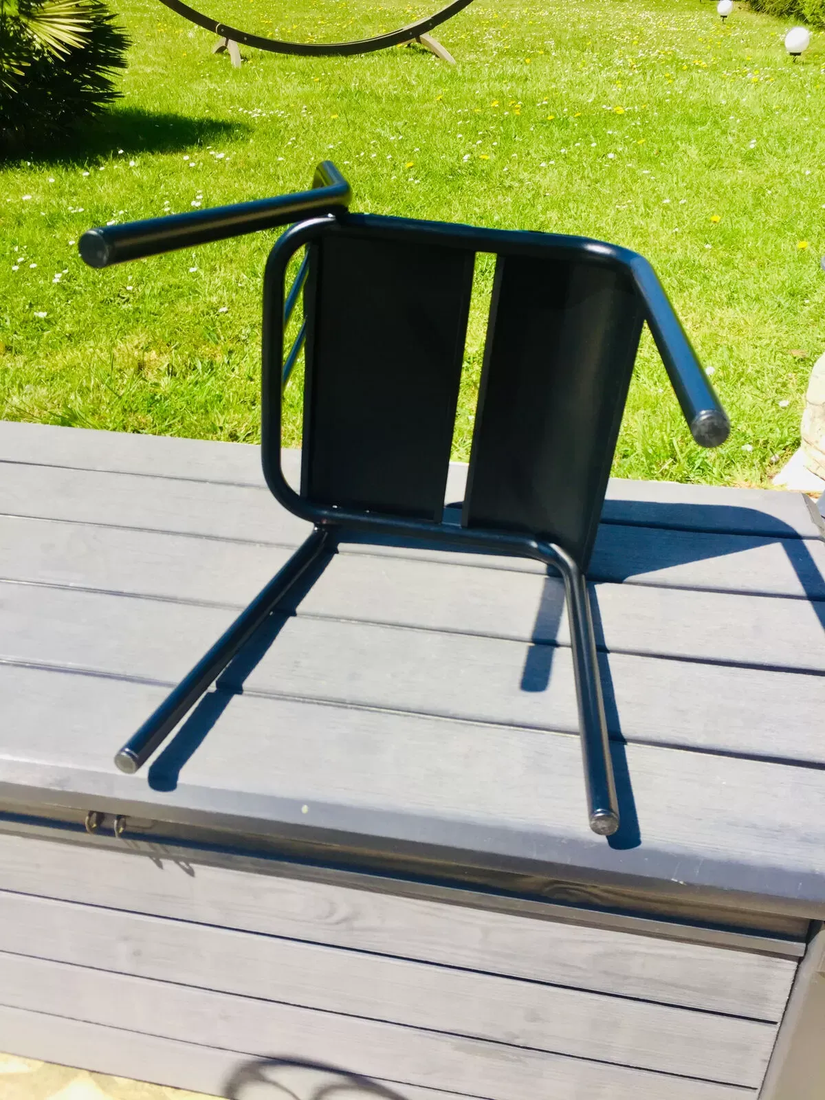 Illustration numéro 5 du produit Chaise industrielle en métal