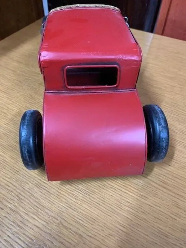 Illustration numéro 5 du produit Camion de décoration mad max car