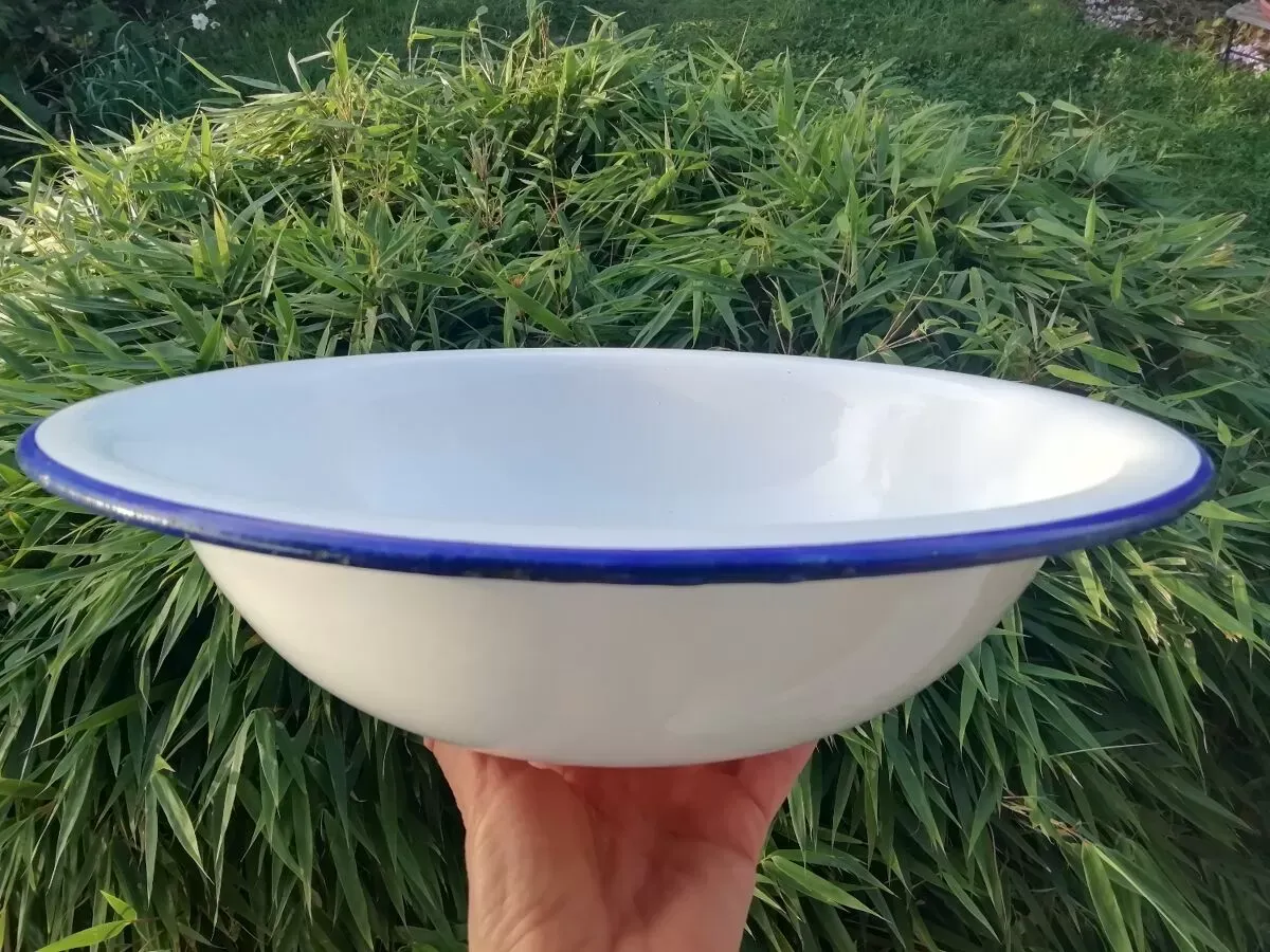 Illustration numéro 5 du produit Bassine en tôle émaillée