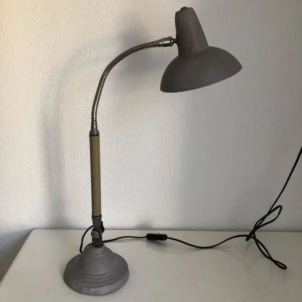 Illustration numéro 5 du produit Lampe vintage 1950 industrielle atelier bureau Super Chrome - 60 cm
