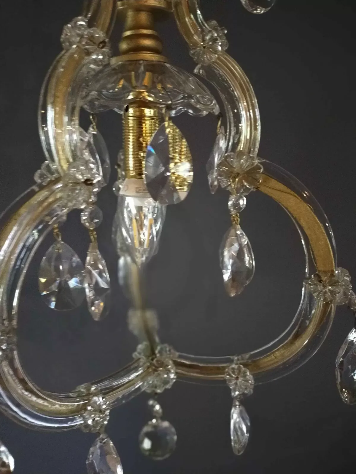 Illustration numéro 5 du produit Suspension un feu pampilles cristal