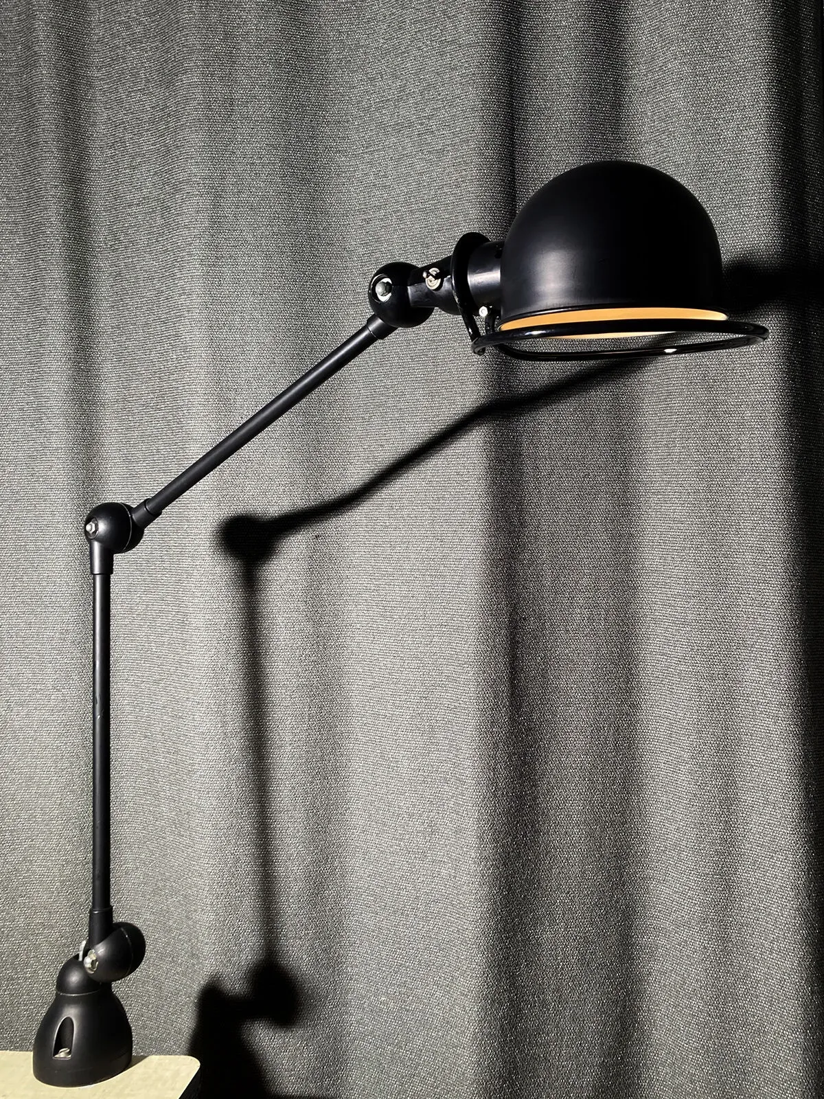 Illustration numéro 5 du produit Lampe Jielde deux bras noir satin originale 1960