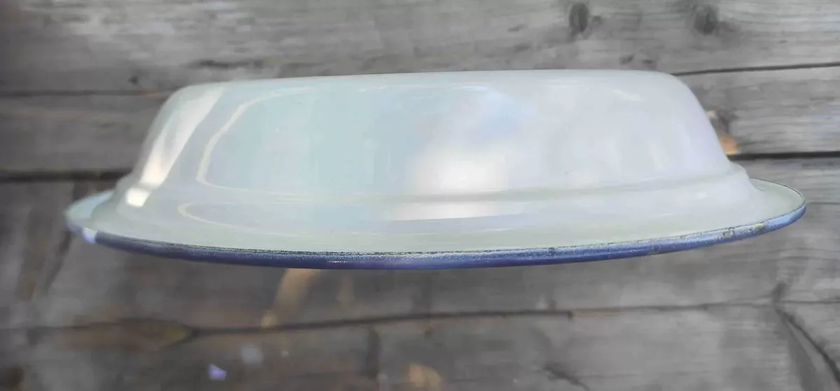 Illustration numéro 5 du produit Plat en tôle émaillée blanc