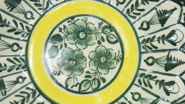 Illustration numéro 5 du produit Plat céramique ''gallones'' signée vintage