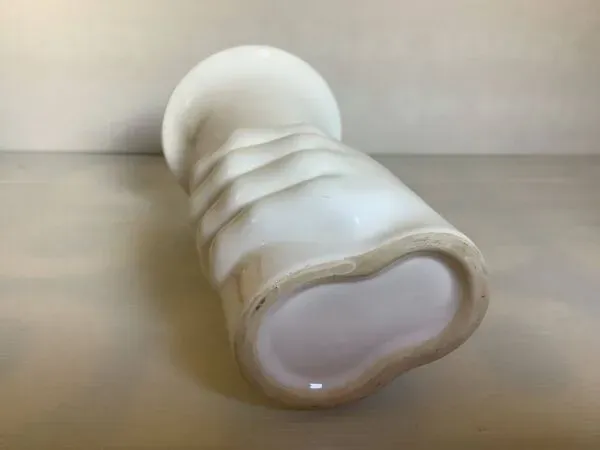 Illustration numéro 5 du produit Vase main année 70