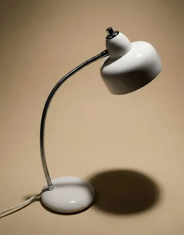 Illustration numéro 5 du produit Lampe vintage années 60 en métal articulé – blanc cassé