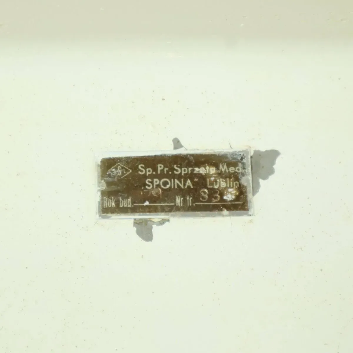 Illustration numéro 5 du produit Ancienne armoire à pharmacie en métal Armoire à pharmacie en verre Industrielle des années 1970